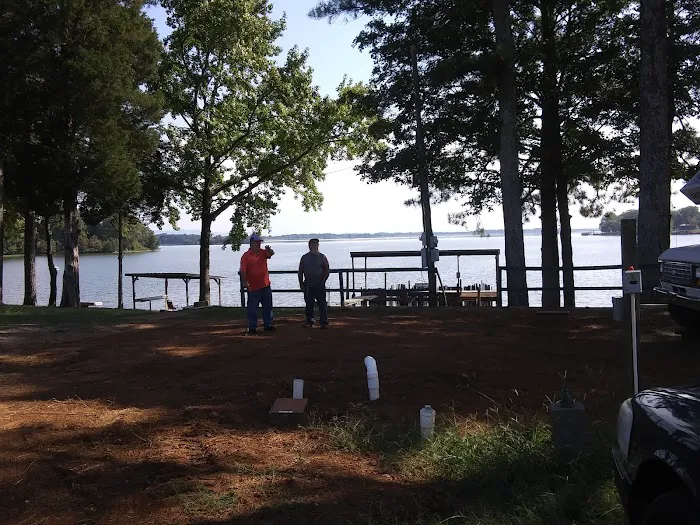 Biggs' 411 Waterfront Campground Picture 4