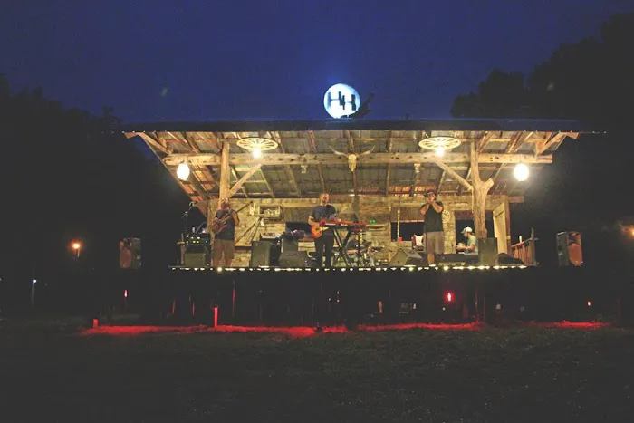 Howlin' Hill Picture 4