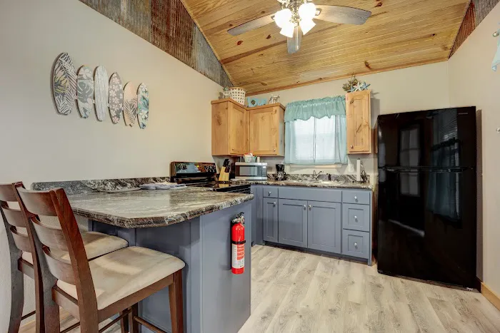 Big Pines RV Escape - Cabins & RV Picture 3
