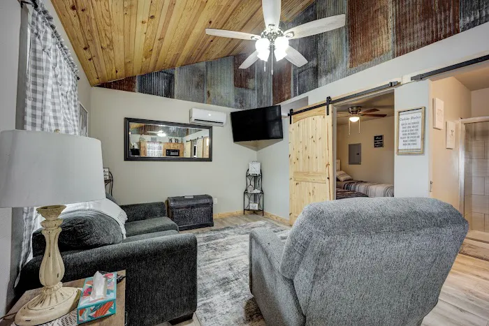 Big Pines RV Escape - Cabins & RV Picture 10