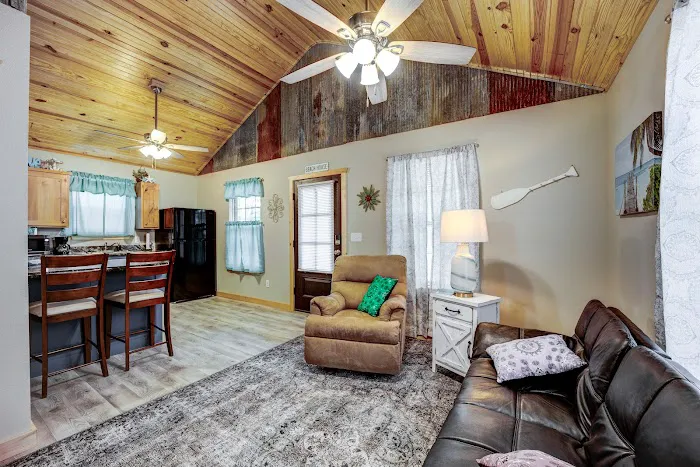 Big Pines RV Escape - Cabins & RV Picture 7