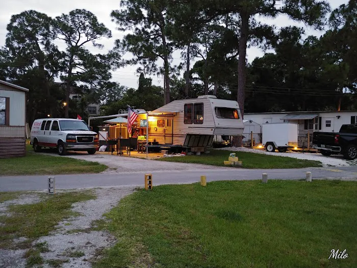 Sunshine Trailer Park Picture 9