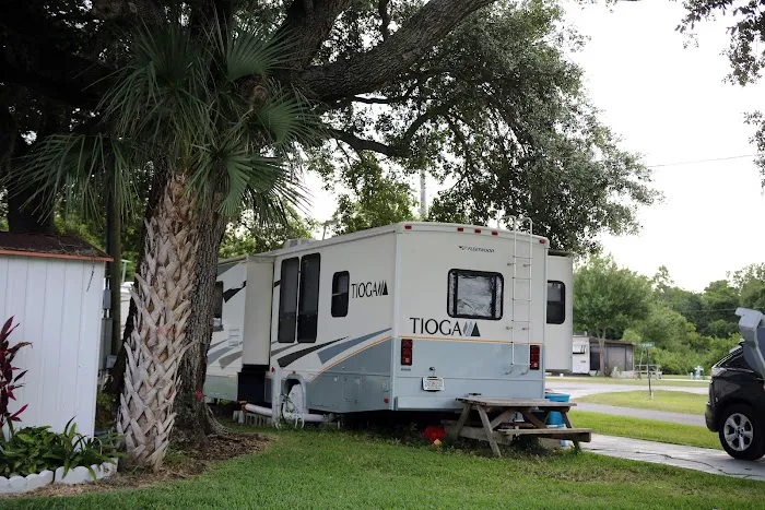 Royal Oaks RV Picture 7