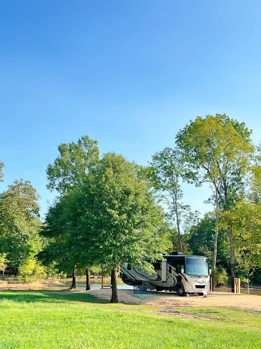 Bluegrass River RV Picture 4