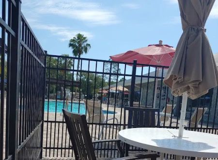 Hampton's Club House