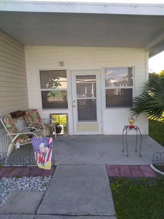 Central Leisure Lake Mobile Home & RV Park Picture 3