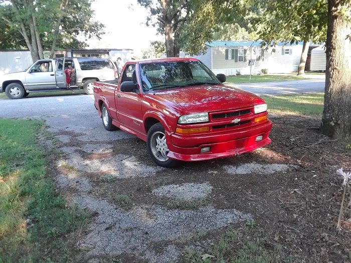 Hickory Lane Mobile Home Park Picture 6