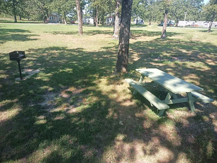 Boondocks Enterprises Mobile Home and RV park Picture 7