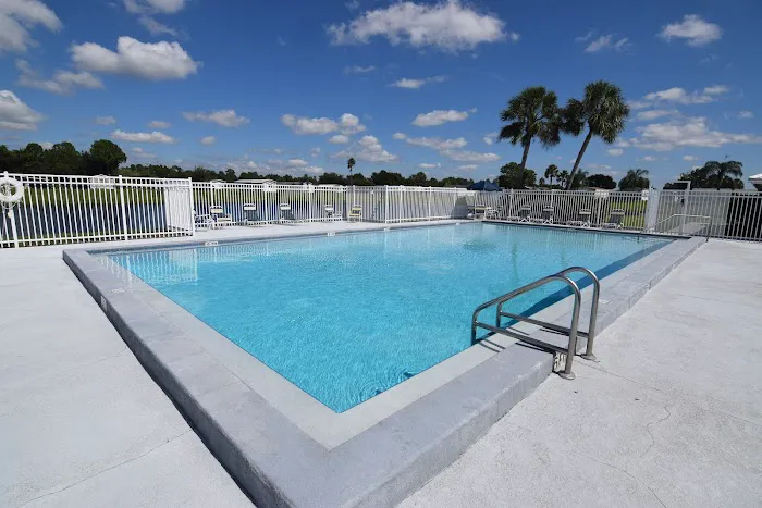 Pedaler's Pond Manufactured Home Community Picture 4