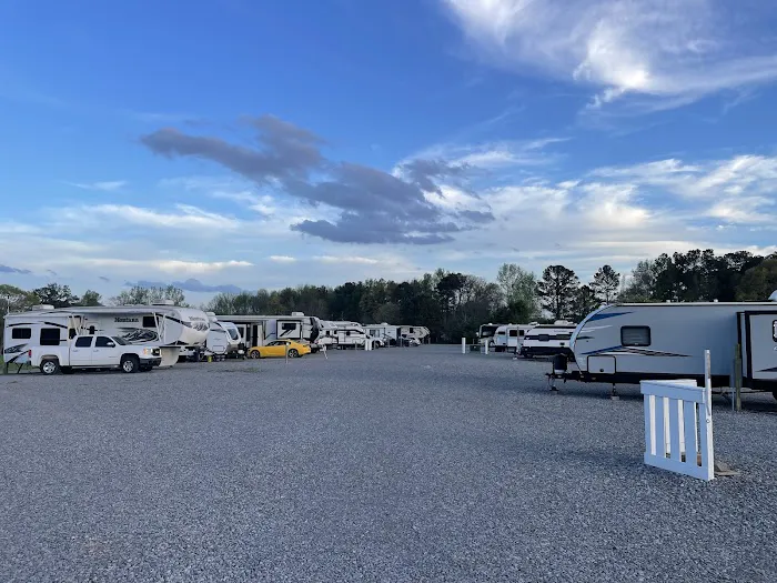 Greerbillies Campground Rock The South Campground and Parking Picture 6