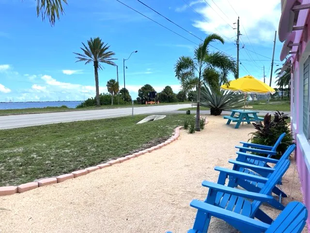Palm Bay Park Mobile Home & RV Park Picture 3