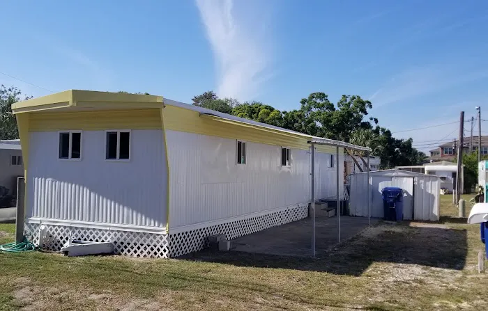 Gulf Breeze Mobile Home Park Picture 4