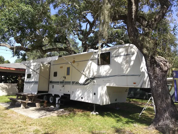 West Bay Oaks Mobile Home & RV Park Picture 9
