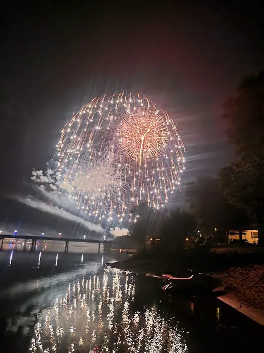 Buddy's River Resort Picture 2