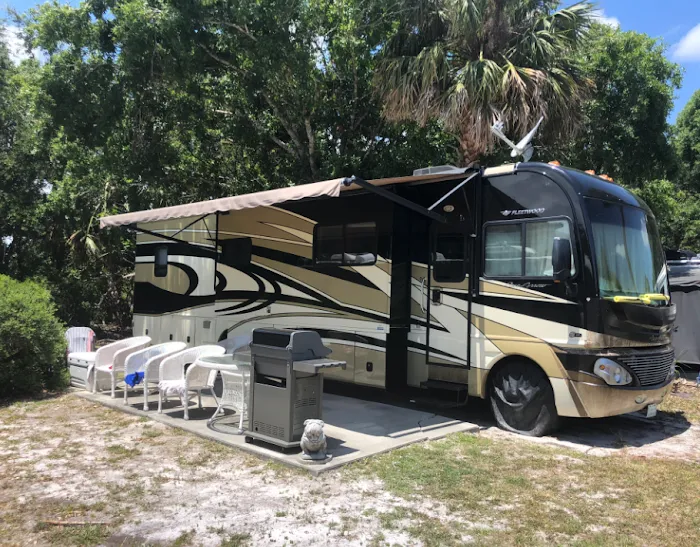 Enchanted Lakes MH & RV Resort Picture 10