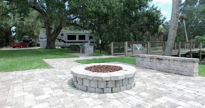 Enchanted Lakes MH & RV Resort Picture 7