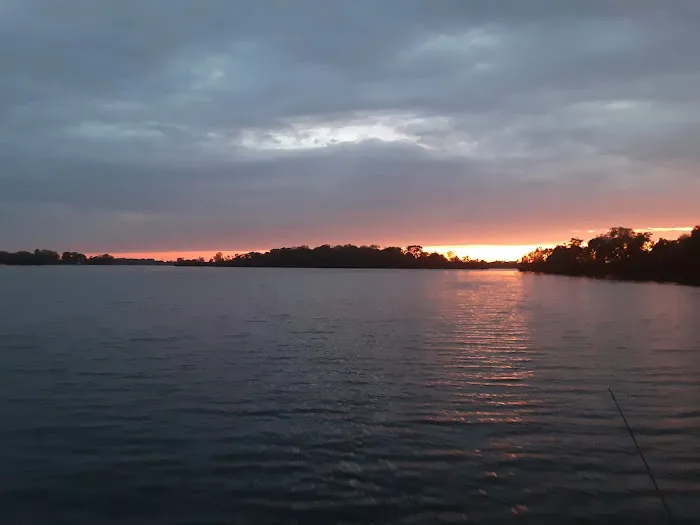 Trailer Island Campground Picture 3