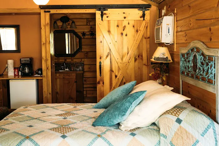 Arrowhead Point RV Park, Cabins & Campground Picture 3