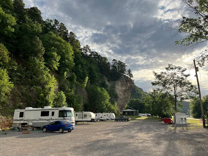 River Roost RV Park Picture 8