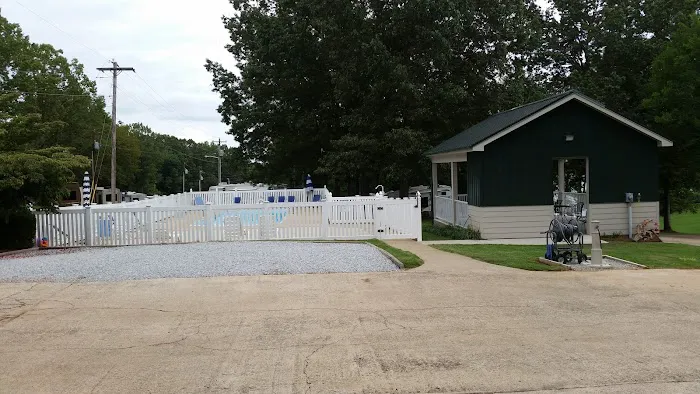 Riverview RV Resort Picture 7