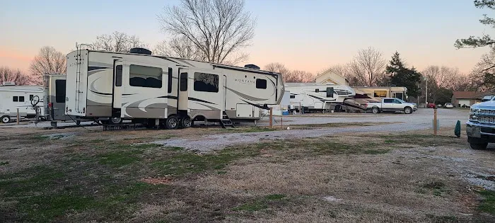 Twin Pines RV Park Picture 8