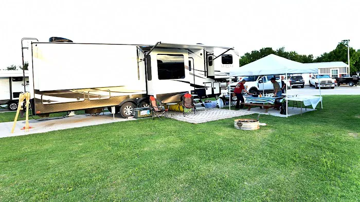 Monkey Island RV Resort and Cabins Picture 7