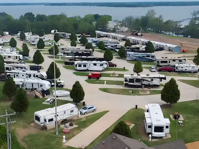 Monkey Island RV Resort and Cabins Picture 1