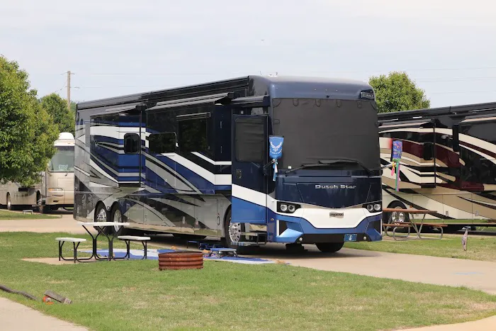 Monkey Island RV Resort and Cabins Picture 3