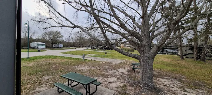 Hollywood Casino RV park Picture 5