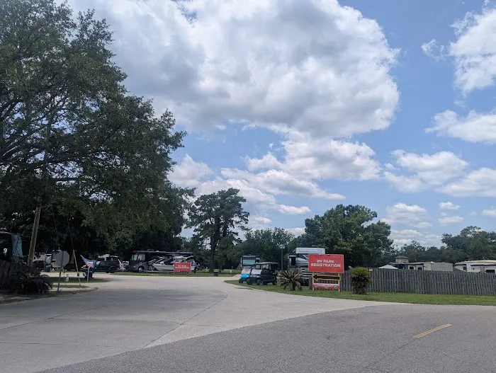 Hollywood Casino RV park Picture 4