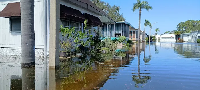 La Plaza Mobile Home Park Picture 2