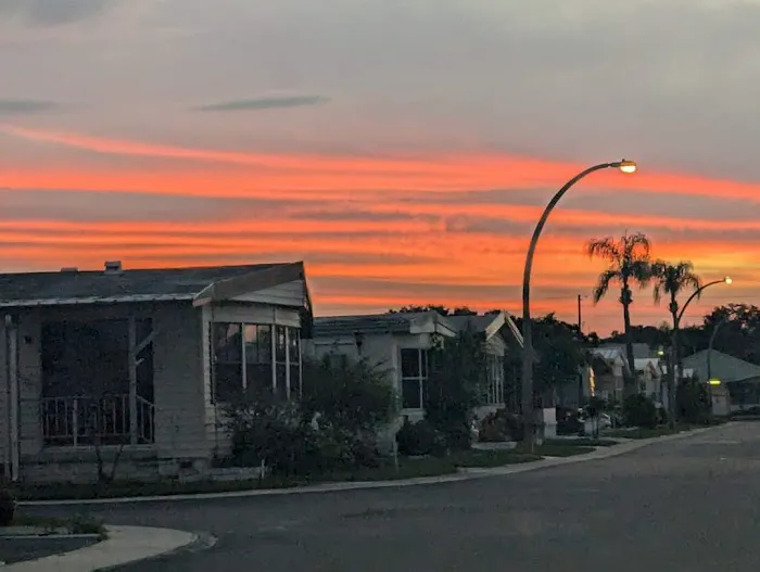 La Plaza Mobile Home Park Picture 4