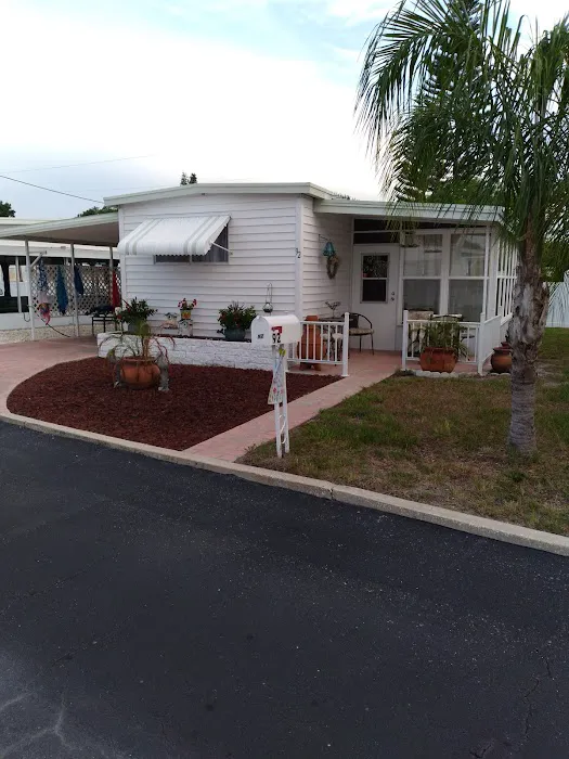 Town & Country Mobile Home Park Picture 2