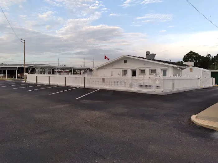 Town & Country Mobile Home Park Picture 4