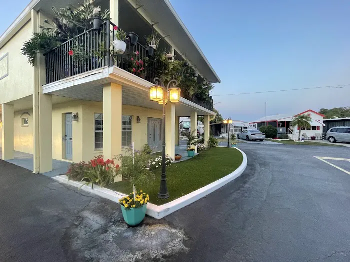 Yankee Traveler RV Park Picture 5