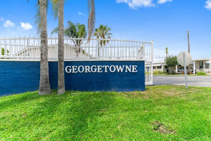 Georgetowne Manor Picture 4