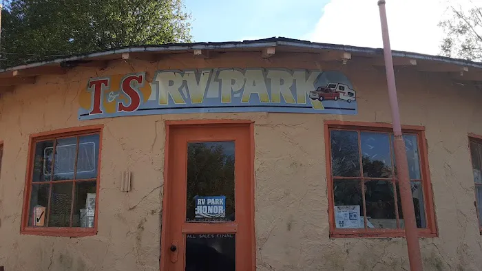 T & S RV Park Picture 4