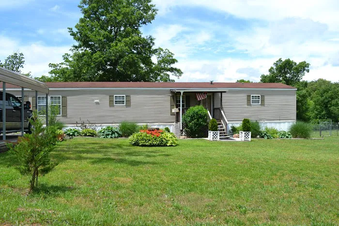 Hickory Hills Mobile Home Park Picture 8