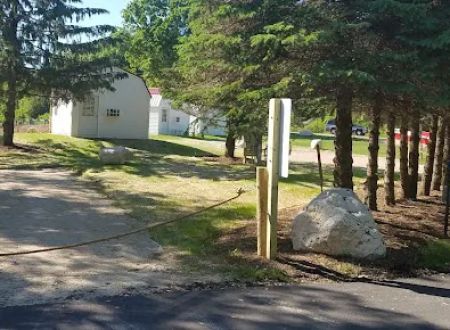 Tiki Beach Resort Rentals on Kettle Moraine Lake
