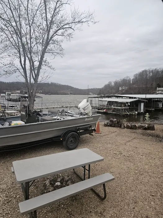 Ravae's RV Resort Picture 2