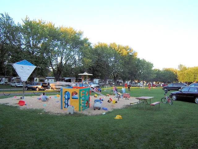 Shady Oaks Trailer Park & Campground Picture 9