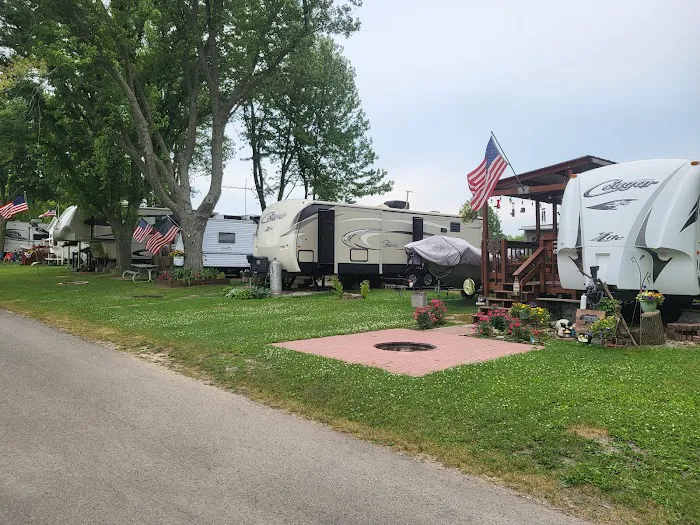 Shady Oaks Trailer Park & Campground Picture 3