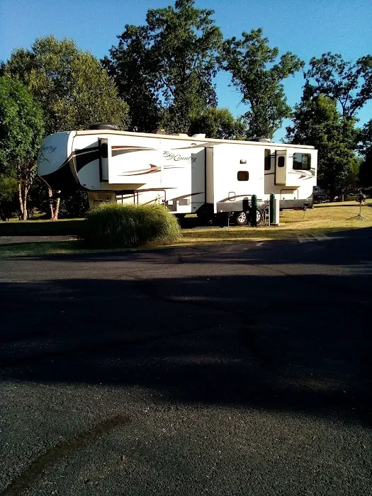 Whispering Woods RV Park Picture 2
