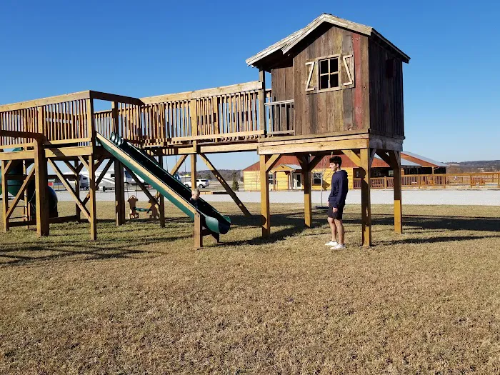 Grand Meridian RV, Tiny Home, Cabin Resort And Storage Picture 10