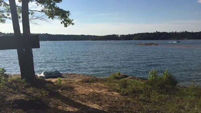 Lakeshore Cabins & RV Picture 9