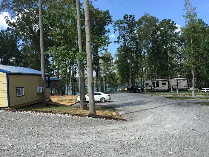 Lakeshore Cabins & RV Picture 2