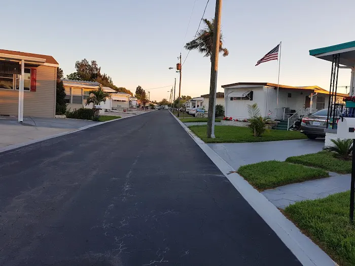 Ranch Mobile Home Park Picture 3