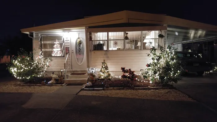 Ranch Mobile Home Park Picture 2
