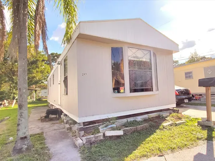 Sun Terrace Manufactured Home Community | Clearwater, FL Picture 7