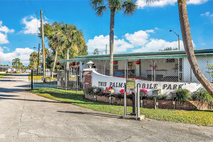 Twin Palms Mobile Home Park Picture 9